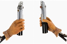 Thanh kiếm ánh sáng của Luke Skywalker lập kỷ lục đấu giá Star Wars