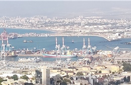 Israel tiếp nhận hàng nghìn tấn trang thiết bị quân sự tại cảng Haifa