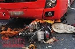 Tai nạn giữa xe khách và xe máy làm 2 người chết ở Quảng Ninh