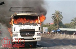 Tai nạn giao thông ở Gia Lai, 3 xe ô tô bốc cháy