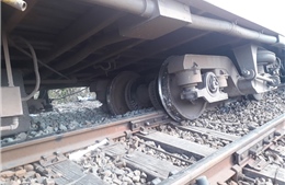 Tàu trật đường ray tại Ấn Độ khiến 13 người bị thương