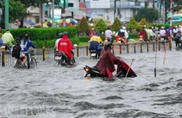 Nhiều tuyến đường tại Thành phố Hồ Chí Minh lại ngập sâu sau cơn mưa lớn 