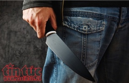 Dùng dao bấm đâm liên tiếp hai mẹ con hàng xóm