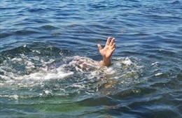 Bơi ra xa bờ chụp ảnh, hai học sinh lớp 8 đuối nước