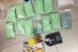 Bắt giữ nghi phạm người Lào vận chuyển 94.000 viên ma túy tổng hợp