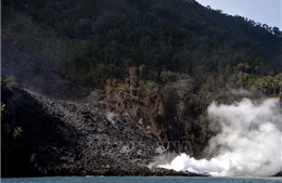 Núi lửa Karangetang phun trào, Indonesia sơ tán trên 1.000 người dân