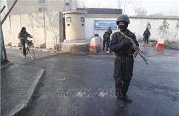 Hàng trăm phiến quân Taliban tấn công làm ít nhất 8 cảnh sát Afghanistan thiệt mạng