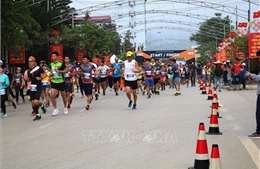 Hơn 1.000 vận động viên tham gia Giải Marathon Quốc tế &#39;Chạy trên cung đường Hạnh Phúc&#39;