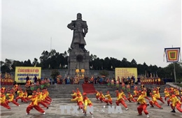Dâng hương kỷ niệm 230 năm ngày Nguyễn Huệ lên ngôi Hoàng đế 