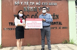 Agribank Chi nhánh Bình Triệu tặng 50 triệu là vật tư y tế cho Bệnh viện Y học Cổ truyền 