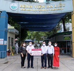 Agribank chi nhánh 3 tặng 300 triệu đồng cho Bệnh viện Da liễu Thành phố Hồ Chí Minh 