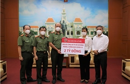 Agribank ủng hộ Công an TP. Hồ Chí Minh 2 tỷ đồng phòng, chống dịch COVID-19