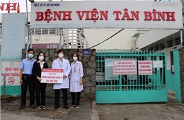 Agribank Chi nhánh An Phú tặng 500 triệu đồng cho Bệnh viện Quận Tân Bình chống dịch COVID-19