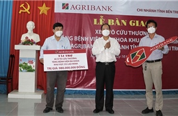 Agribank Bến Tre tặng xe cứu thương trị giá 980 triệu đồng cho Bệnh viện Đa khoa Khu vực Cù Lao Minh