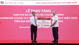 Agirbank trao tặng kinh phí 1 tỉ đồng cho Quỹ vì người nghèo TP.HCM