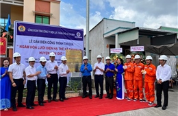 Gắn biển công trình điện chào mừng Đại hội công đoàn TP Hồ Chí Minh