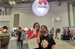 Huawei vẫn thu hút khách ở Singapore, cho dù gặp khó với Mỹ