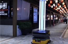 Frasers Property hợp tác với PBA bố trí robot sát khuẩn tại trung tâm mua sắm ở Singapore