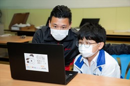 Chinachem Group tặng máy tính cá nhân cho 53 học sinh có hoàn cảnh khó khăn ở Hồng Kông