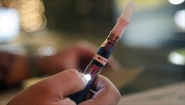 Báo động gia tăng thanh thiếu niên hút thuốc lá điện tử