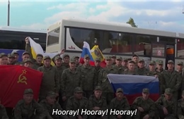 Video tù binh Nga khi được thả tự do trong cuộc trao đổi mới nhất với Ukraine