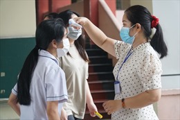 Tình hình COVID-19 ngày 3/1: Ca nhiễm mới cao nhất nước, Hà Nội có thêm 10 quận huyện dừng cho học sinh tới trường