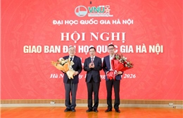 Tiến sĩ Nguyễn Hoàng Oanh nhận quyết định bổ nhiệm chức vụ Hiệu trưởng Trường Đại học Việt Nhật 