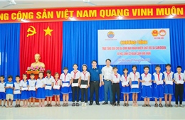 De Heus - Hùng Nhơn tiếp sức học sinh nghèo trước thềm năm học mới