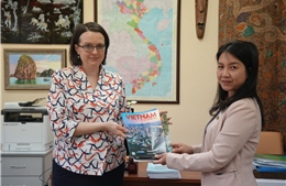 Ấn phẩm đa ngôn ngữ của TTXVN đến với bạn đọc ASEAN tại LB Nga