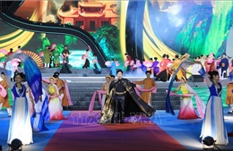 Sắc màu văn hóa Việt Nam và Trung Quốc trong đêm khai mạc Festival sông Hồng đầu tiên