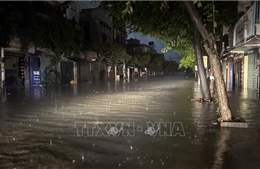 Nhà cửa, đường sá ở Đắk Lắk ngập sâu trong đêm do mưa lũ