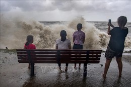 Australia kích hoạt cảnh báo lũ lụt do bão Megan đổ bộ 