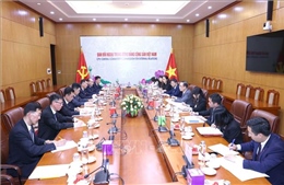 Hội đàm giữa Đoàn đại biểu Đảng ta và Đoàn đại biểu Đảng Lao động Triều Tiên
