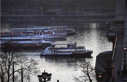 Du thuyền Bulgaria va vào thành cống trên sông Danube khiến nhiều người bị thương