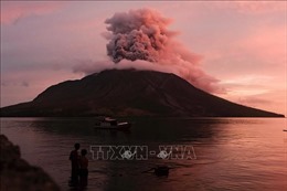 Indonesia lên kế hoạch tái định cư gần 10.000 người do núi lửa Ruang phun trào