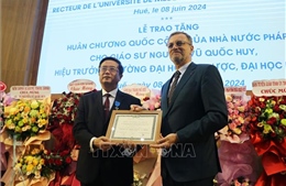 Giáo sư Nguyễn Vũ Quốc Huy được trao tặng Huân chương Công trạng Quốc gia của Pháp        