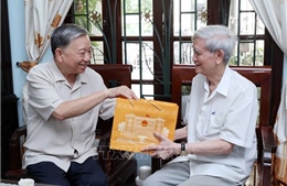 Chủ tịch nước Tô Lâm thăm và chúc mừng một số nhà báo lão thành