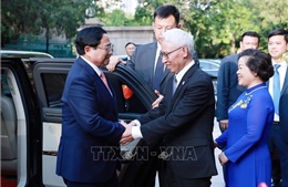 Thủ tướng gặp gỡ cán bộ, nhân viên các cơ quan đại diện Việt Nam tại Trung Quốc