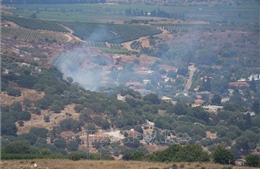 Hezbollah phóng hàng trăm tên lửa nhằm vào các vị trí quân sự của Israel