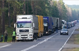 Ba Lan dừng thông quan xe tải từ Belarus