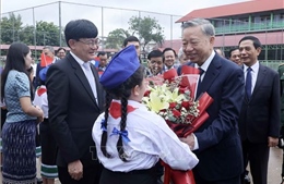 Chủ tịch nước Tô Lâm thăm, tặng quà Trường song ngữ Lào – Việt Nam