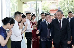 Chủ tịch nước Tô Lâm thăm và làm việc tại công ty viễn thông Metfone