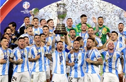 Cổ động viên Argentina thức trọn đêm mừng chức vô địch Copa America 2024