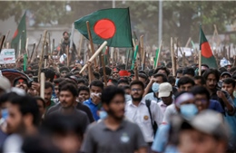 Người biểu tình đốt trụ sở đài truyền hình tại Bangladesh