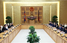 Thủ tướng Chính phủ Phạm Minh Chính gặp Chủ tịch Thượng viện Campuchia Hun Sen nhân dịp sang viếng Tổng Bí thư Nguyễn Phú Trọng
