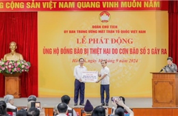 Ngành ngân hàng trao tặng 38,4 tỷ đồng hỗ trợ đồng bào bị thiệt hại do bão số 3