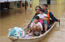 Nước lũ bủa vây xã Trung Giã, huyện Sóc Sơn