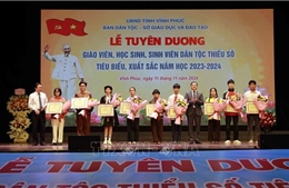 Khích lệ phong trào học tập trong vùng đồng bào dân tộc thiểu số