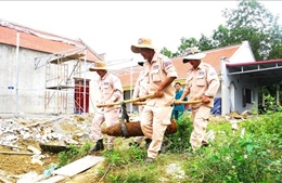 Di dời an toàn quả bom nặng hơn 100 kg ra khỏi khu dân cư ở Quảng Bình