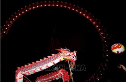 London Eye rực rỡ sắc màu chào đón Tết Nguyên đán